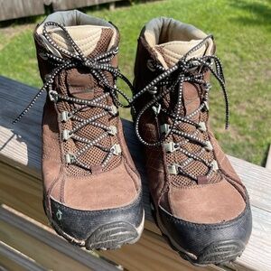 Women’s Oboz Hiking Boots 🥾